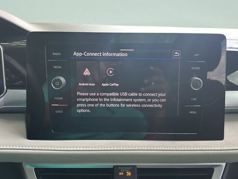 Used 2025 Volkswagen Taos SE w/ Panoramic Sunroof Package image 31