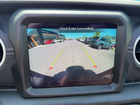 Used 2023 Jeep Wrangler Unlimited Sahara w/ Cold Weather Group AWD/4WD image 22
