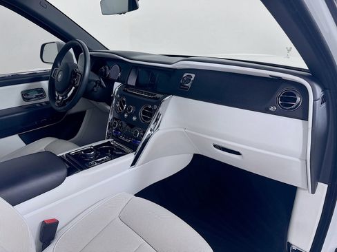 Certified 2021 Rolls-Royce Cullinan AWD/4WD image 29