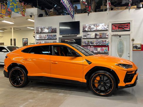 Used 2022 Lamborghini Urus image 4
