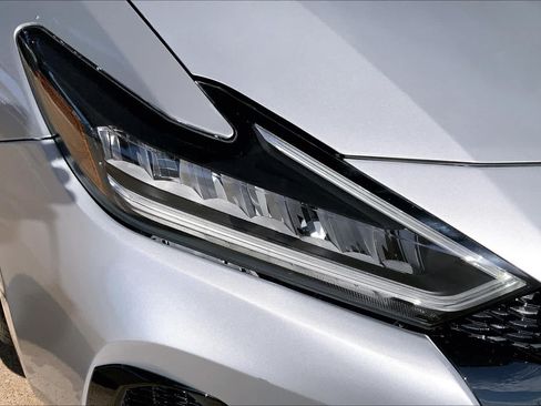Used 2022 Nissan Maxima SV w/ Floor Mat Group FWD image 26