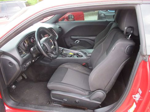Used 2016 Dodge Challenger SXT image 17