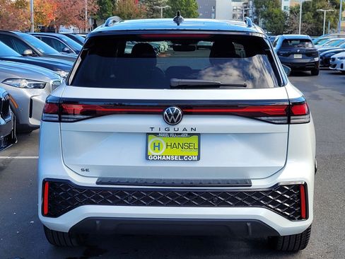 New 2026 Volkswagen Tiguan SE R-Line FWD image 7