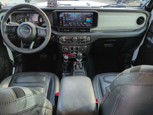 Used 2024 Jeep Wrangler Unlimited AWD/4WD image 14