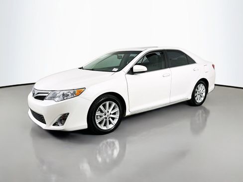 Used 2014 Toyota Camry XLE image 3