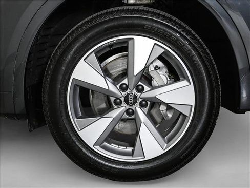 Certified 2023 Audi Q5 2.0T Premium w/ Convenience Package AWD/4WD image 25