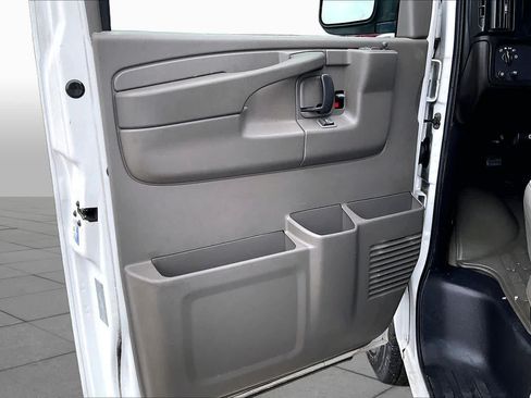 Used 2007 Chevrolet Express 3500 Extended Passenger w/ LT Preferred Equipment Group RWD image 19