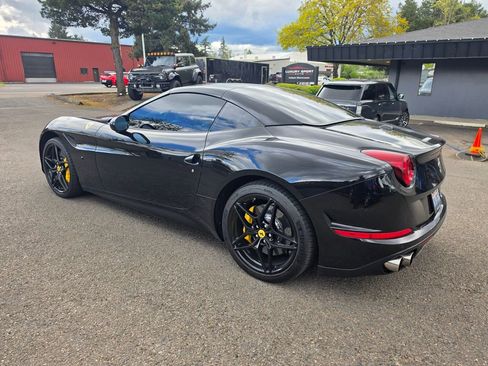 Used 2015 Ferrari California T image 4