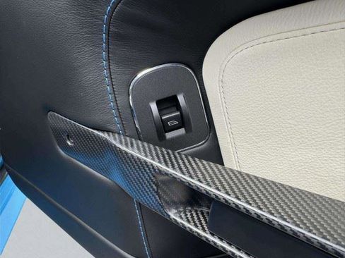 Used 2011 Aston Martin V12 Vantage Coupe RWD image 38