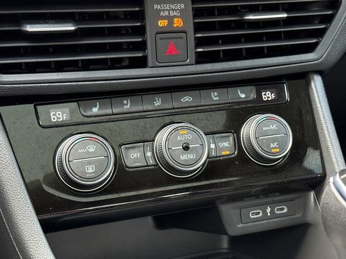 Used 2024 Volkswagen Jetta SEL FWD image 25