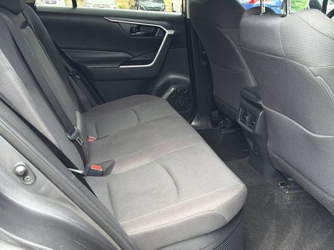 Used 2021 Toyota RAV4 LE AWD/4WD image 11
