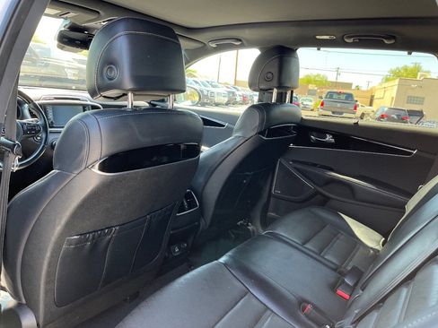 Used 2017 Kia Sorento SX image 30