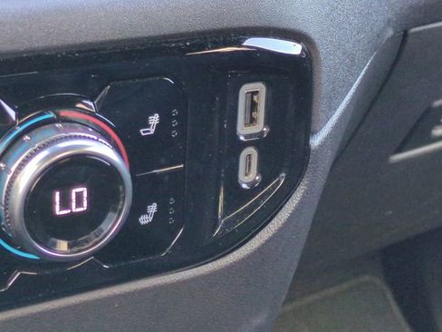 Certified 2025 GMC Sierra 1500 SLT image 26