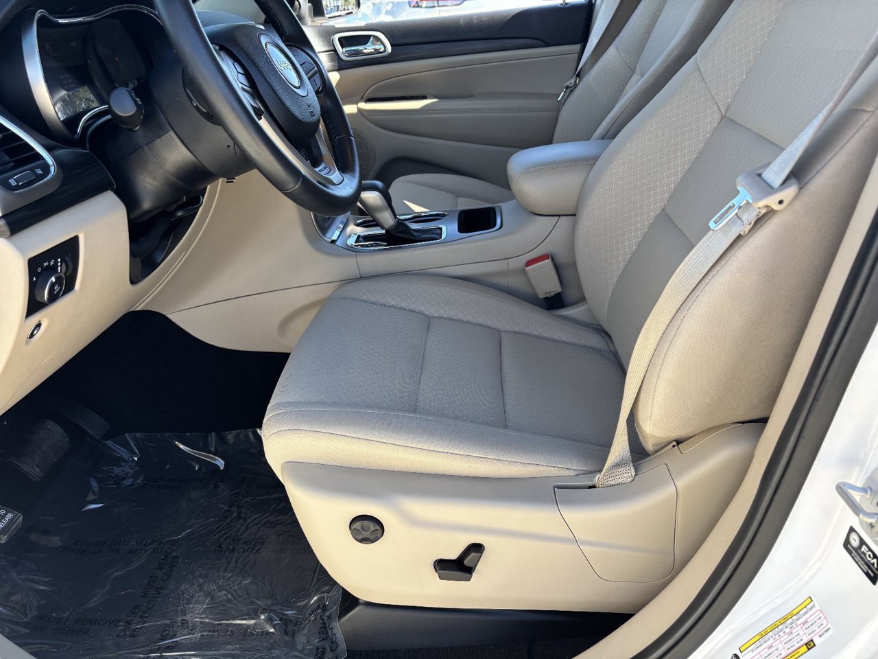 Used 2021 Jeep Grand Cherokee Laredo AWD/4WD image 17