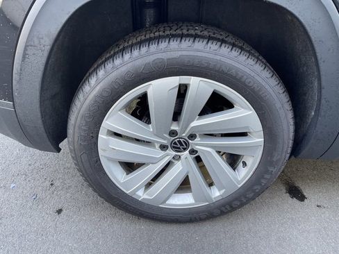 Used 2021 Volkswagen Atlas Cross Sport SE image 11