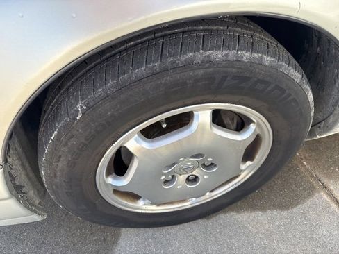 Used 2000 Lexus LS 400 image 2