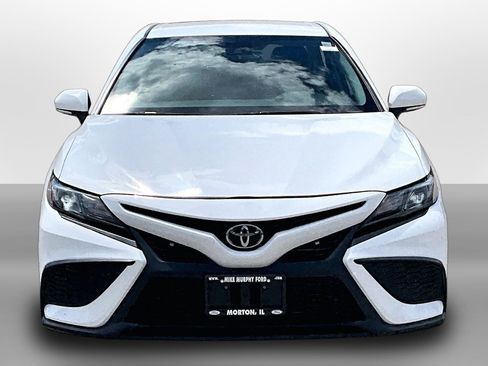 Used 2024 Toyota Camry SE FWD image 3
