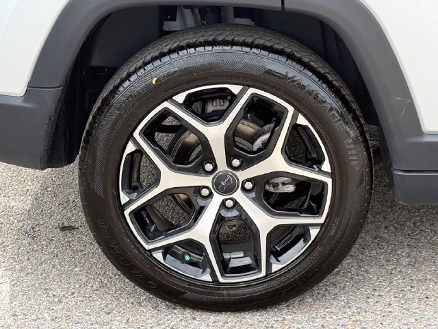 Used 2025 Jeep Compass Limited AWD/4WD image 13