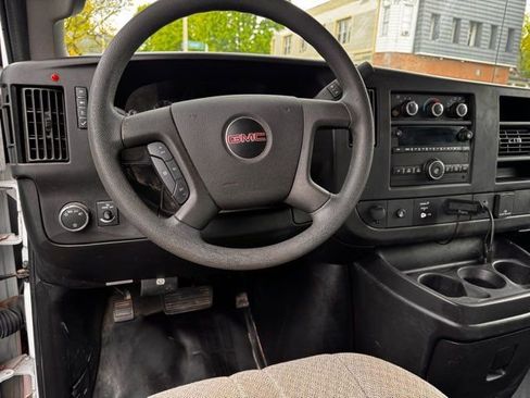 Used 2017 GMC Savana 3500 RWD image 15