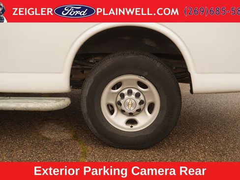 Used 2024 Chevrolet Express 2500 w/ Driver Convenience Package RWD image 5