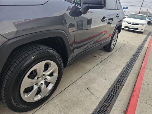 Used 2019 Toyota RAV4 LE image 10