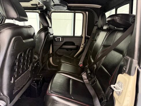 Used 2020 Jeep Gladiator Rubicon w/ Advanced Safety Group AWD/4WD image 19