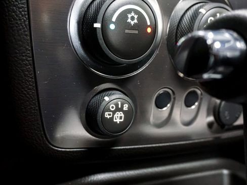 Used 2009 HUMMER H3 Alpha image 24