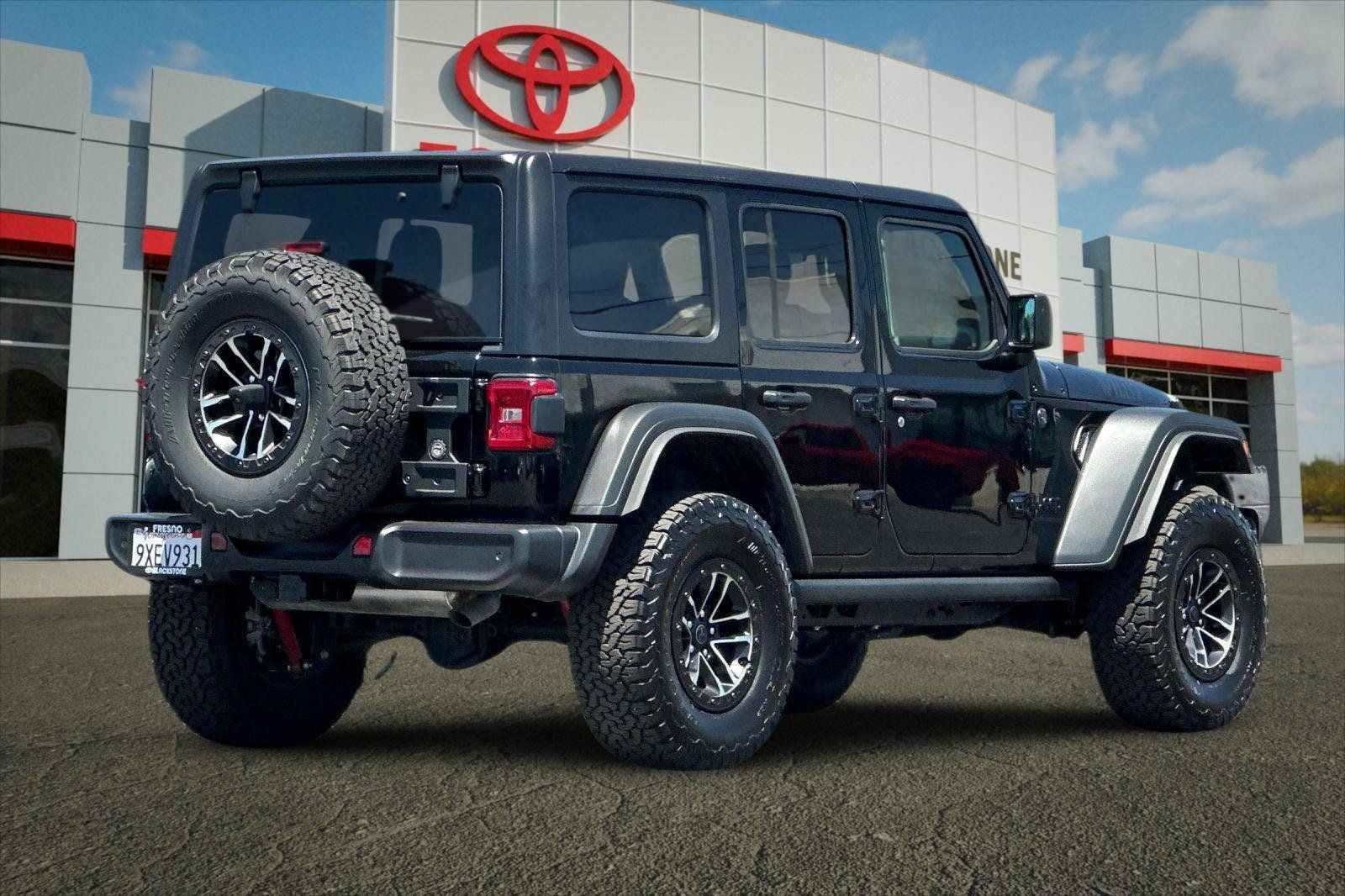 Used 2025 Jeep Wrangler Unlimited Sport AWD/4WD image 3