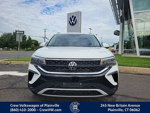 Certified 2023 Volkswagen Taos SE w/ Panoramic Sunroof Package AWD/4WD image 22