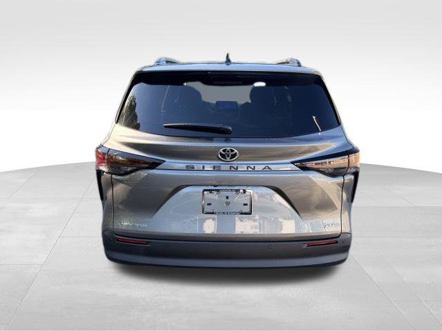 New 2026 Toyota Sienna XLE AWD/4WD image 4