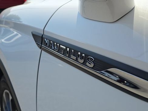 Used 2023 Lincoln Nautilus Reserve w/ Luxury Package AWD/4WD image 33