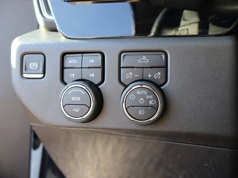 Used 2025 Chevrolet Silverado 1500 LT Trail Boss w/ Convenience Package II image 16