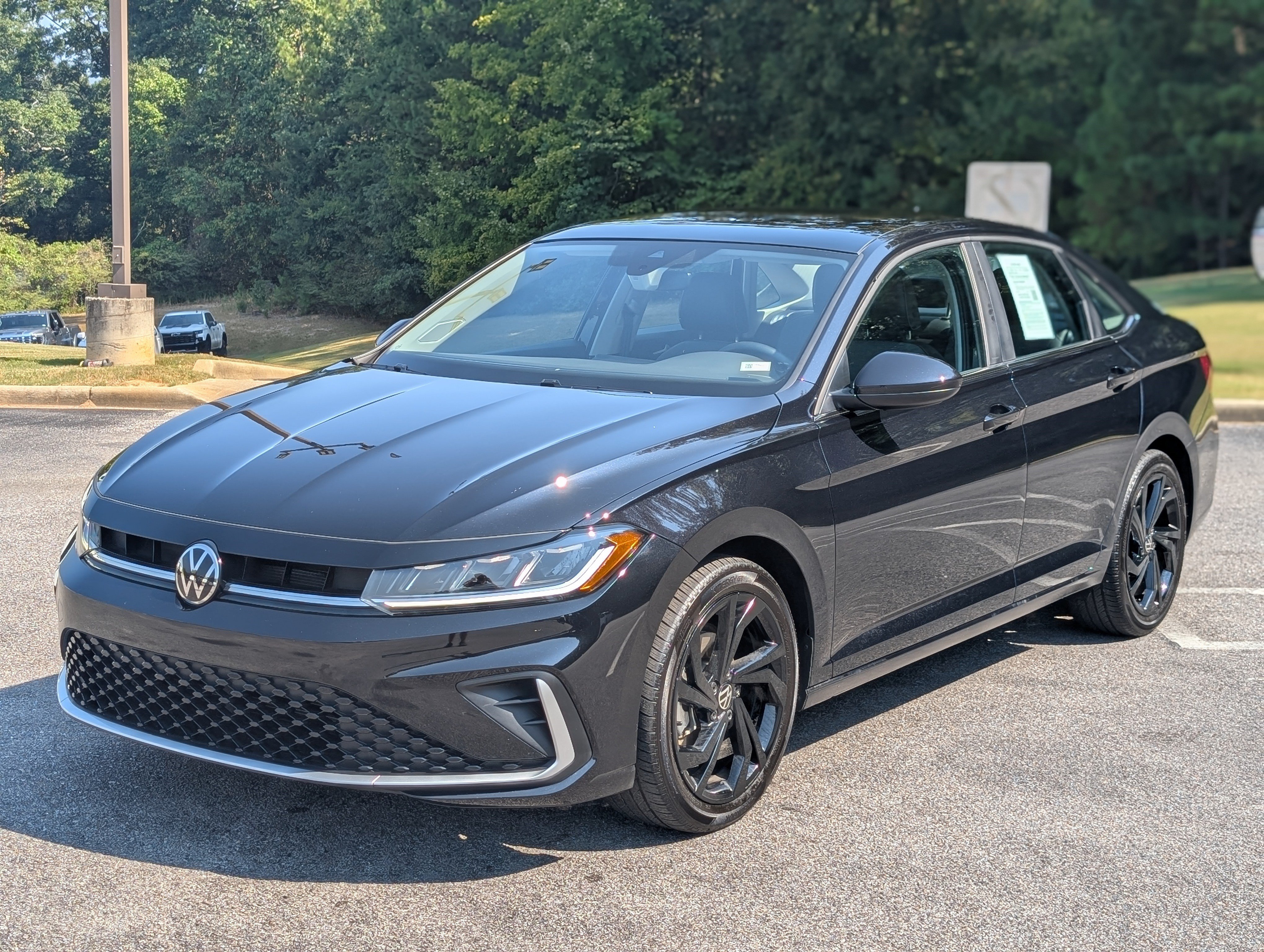 Used 2026 Volkswagen Jetta SE w/ Black Wheel Package FWD image 5