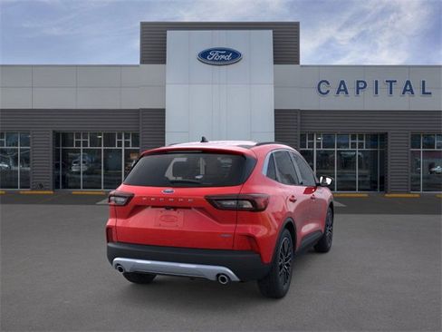 Used 2024 Ford Escape SE image 8