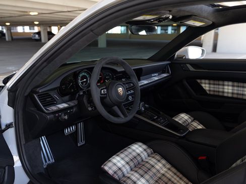 Used 2025 Porsche 911 Turbo S AWD/4WD image 38