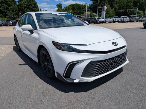 Used 2026 Toyota Camry SE w/ Convenience Package FWD image 8