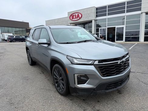 Used 2023 Chevrolet Traverse RS w/ LPO, Floor Liner Package FWD image 4