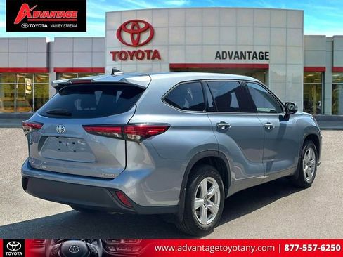 Used 2022 Toyota Highlander LE AWD/4WD image 5