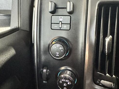 Used 2015 Chevrolet Silverado 2500 LT w/ LT Convenience Package AWD/4WD image 17