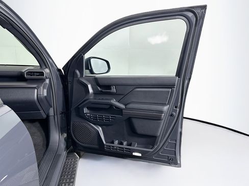 Used 2025 Toyota 4Runner SR5 image 30