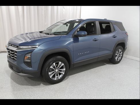 Certified 2025 Chevrolet Equinox LT FWD image 3