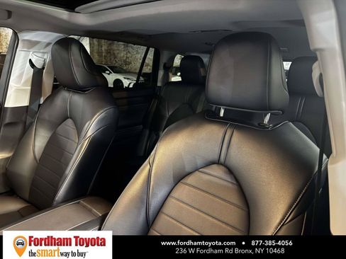 Used 2023 Toyota Highlander XLE AWD/4WD image 19