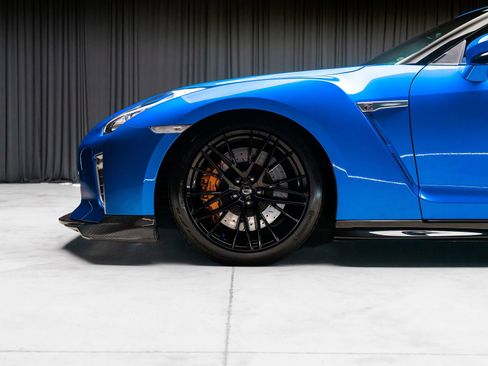 Used 2020 Nissan GT-R Premium AWD/4WD image 25