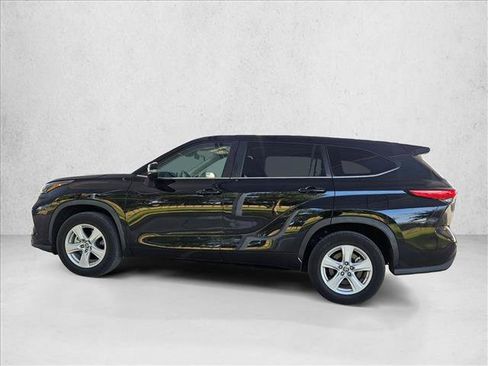 Used 2023 Toyota Highlander L FWD image 8