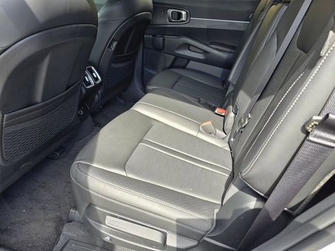 Used 2025 Kia Sorento S image 11