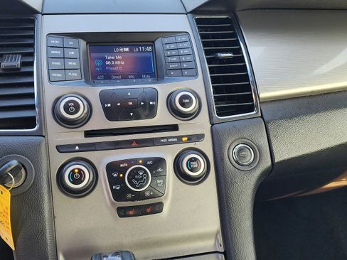 Used 2015 Ford Taurus SEL image 13