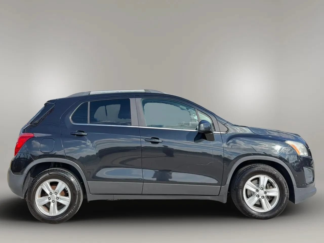 Used 2015 Chevrolet Trax LT w/ LT Plus Package FWD image 4