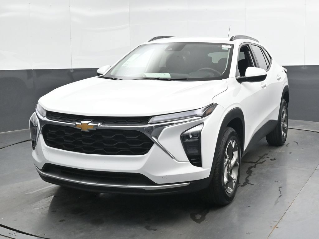 Used 2025 Chevrolet Trax LT w/ LT Convenience Package FWD image 8