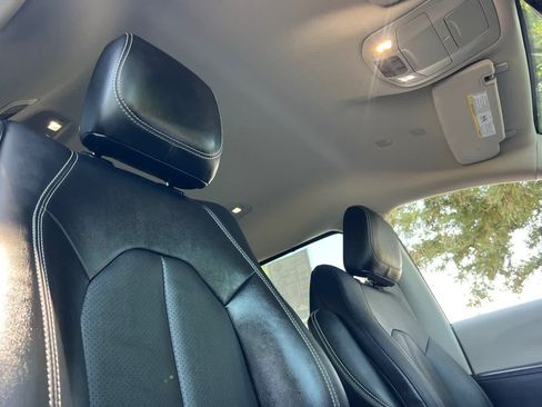 Used 2024 Chrysler Pacifica Touring-L FWD image 20