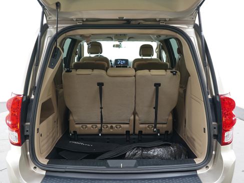 Used 2015 Dodge Grand Caravan SXT FWD image 18